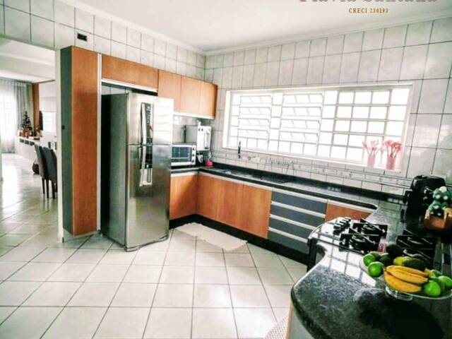 Sobrado para Venda em Jacareí - 3