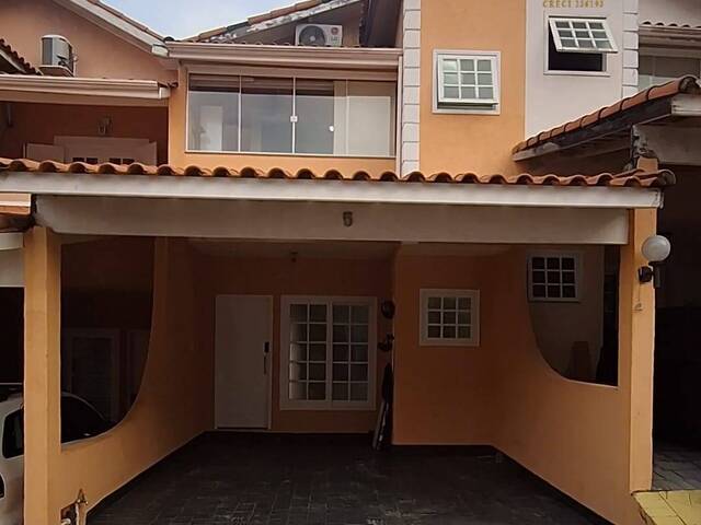 #648 - Casa para Venda em Jacareí - SP - 2